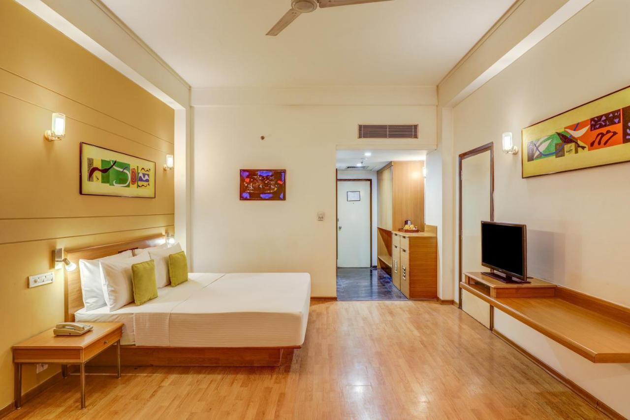 Lemon Tree Hotel, East Delhi Mall, Kaushambi Ghaziabad Exterior photo