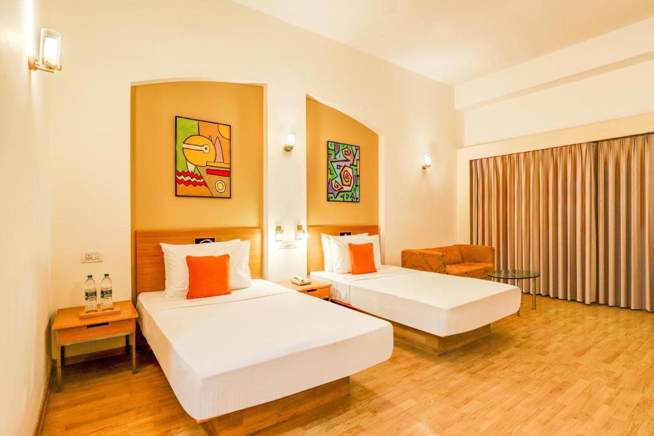 Lemon Tree Hotel, East Delhi Mall, Kaushambi Ghaziabad Exterior photo