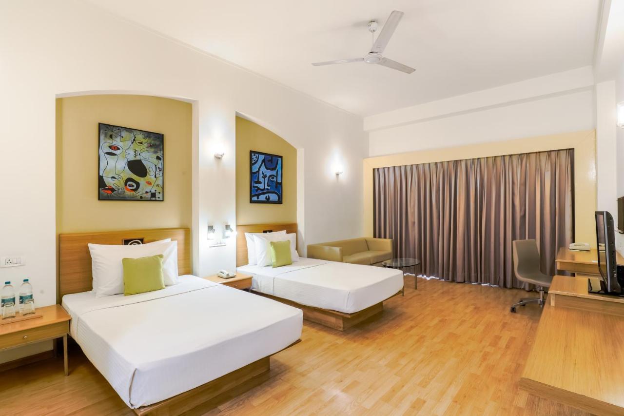 Lemon Tree Hotel, East Delhi Mall, Kaushambi Ghaziabad Exterior photo