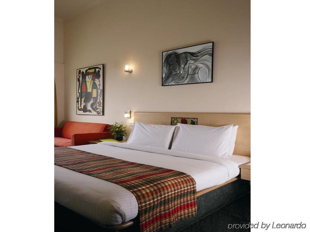 Lemon Tree Hotel, East Delhi Mall, Kaushambi Ghaziabad Room photo