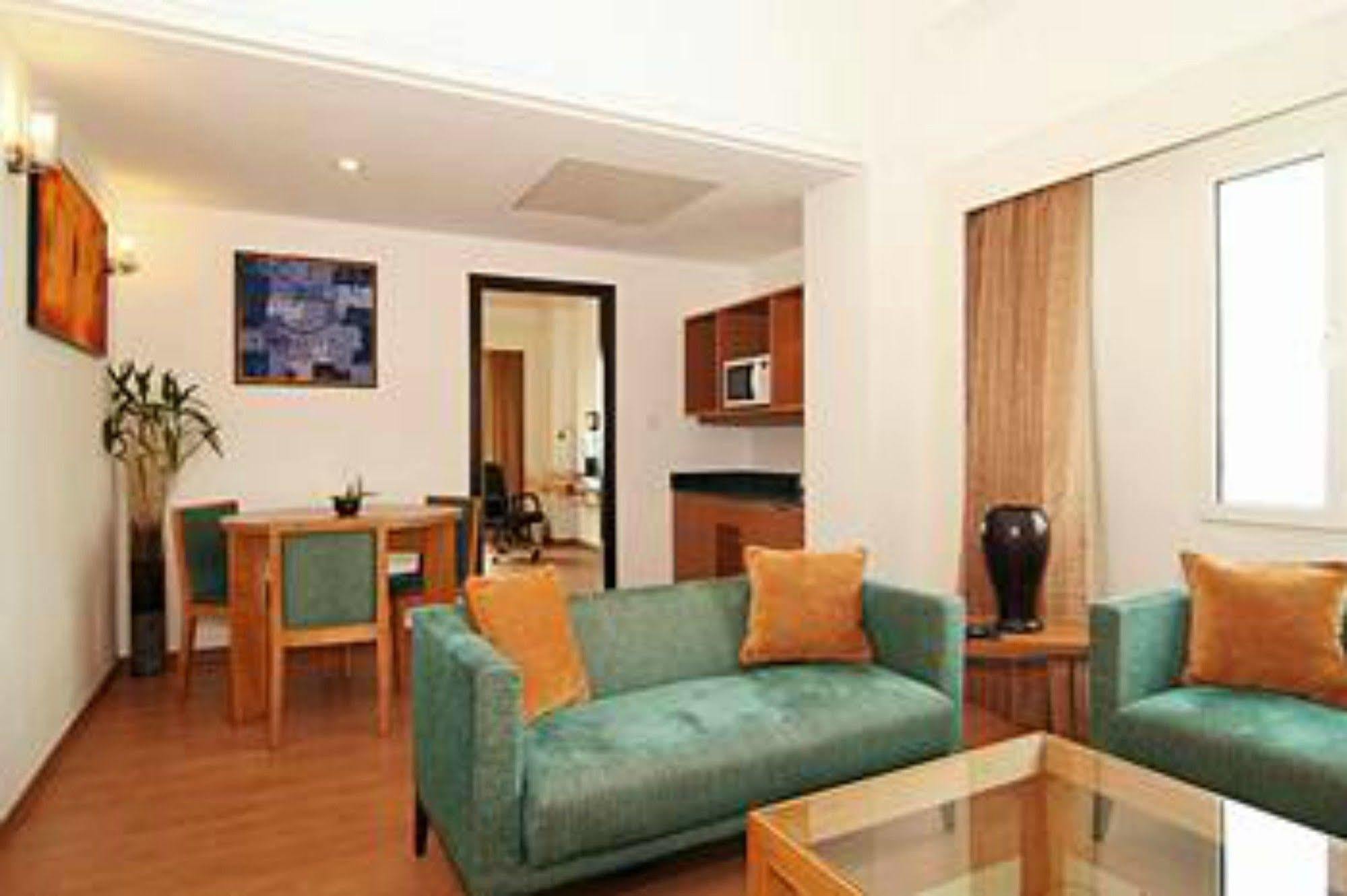 Lemon Tree Hotel, East Delhi Mall, Kaushambi Ghaziabad Exterior photo