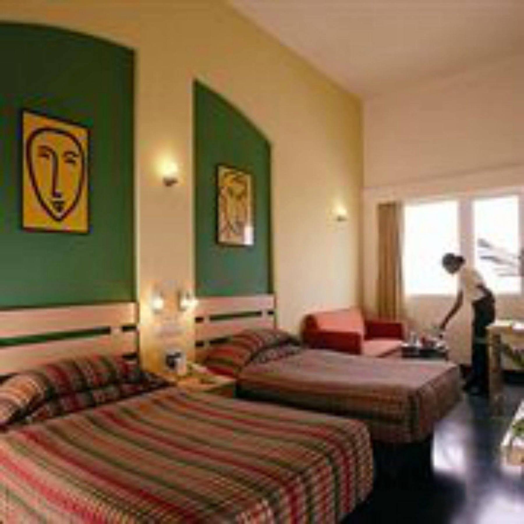 Lemon Tree Hotel, East Delhi Mall, Kaushambi Ghaziabad Exterior photo
