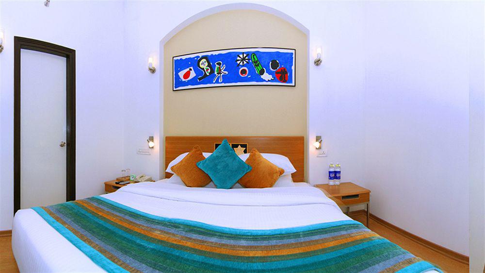 Lemon Tree Hotel, East Delhi Mall, Kaushambi Ghaziabad Exterior photo