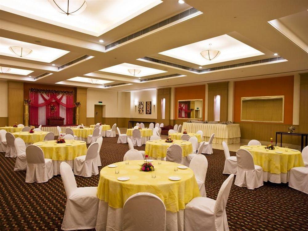 Lemon Tree Hotel, East Delhi Mall, Kaushambi Ghaziabad Exterior photo
